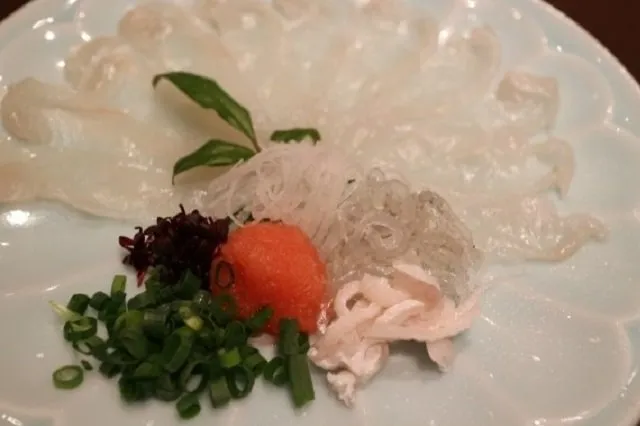フグの刺身