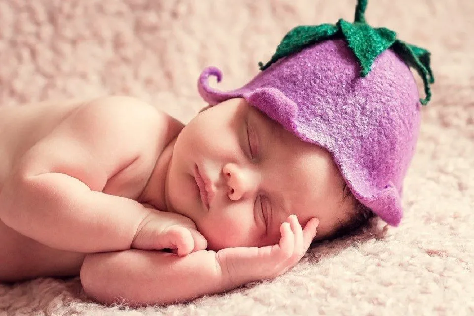 ぐっすり眠る赤子