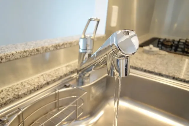 浄水器付き蛇口から出る水道水
