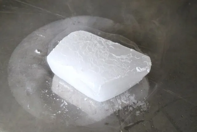 むき出しのドライアイス