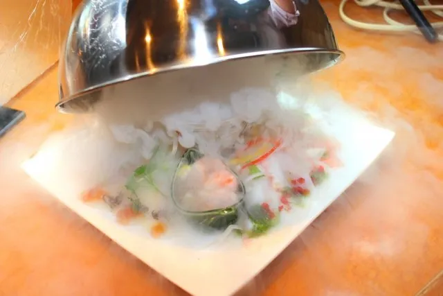 料理に活用されるドライアイス