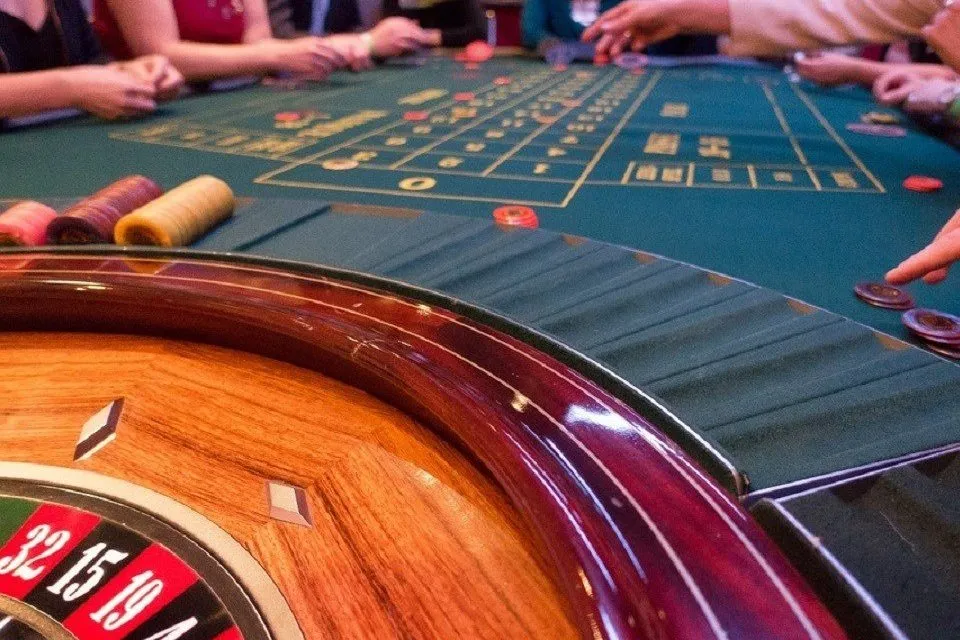 ルーレットに賭ける人々