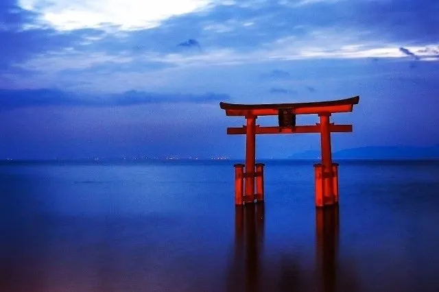 海の上にある厳島神社の鳥居