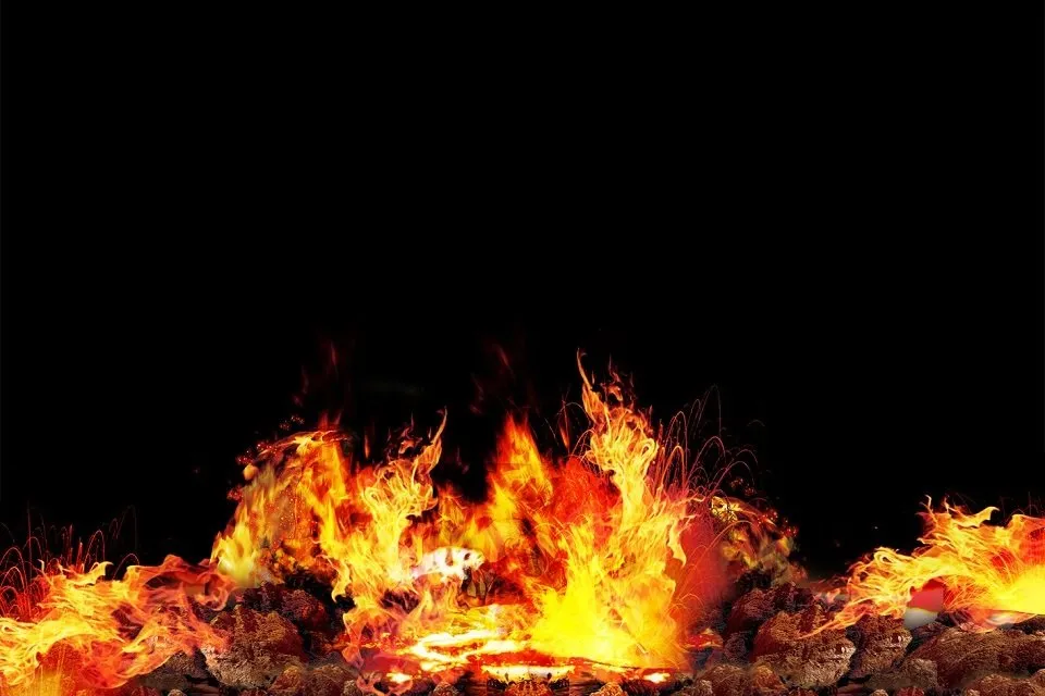 屏風が燃える光景