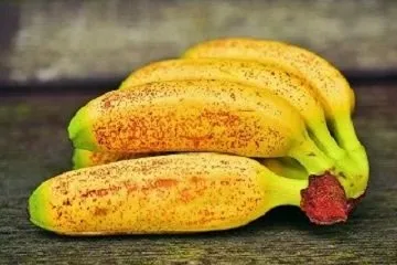 シュガースポットが付いたバナナ