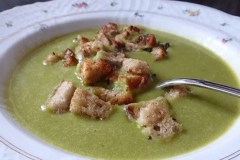 クルトンの入ったスープ