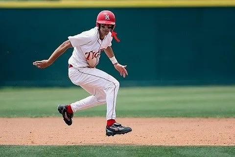 アイガードシールをする野球選手