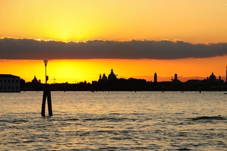 水に沈んでしまいそうなヴェネチア